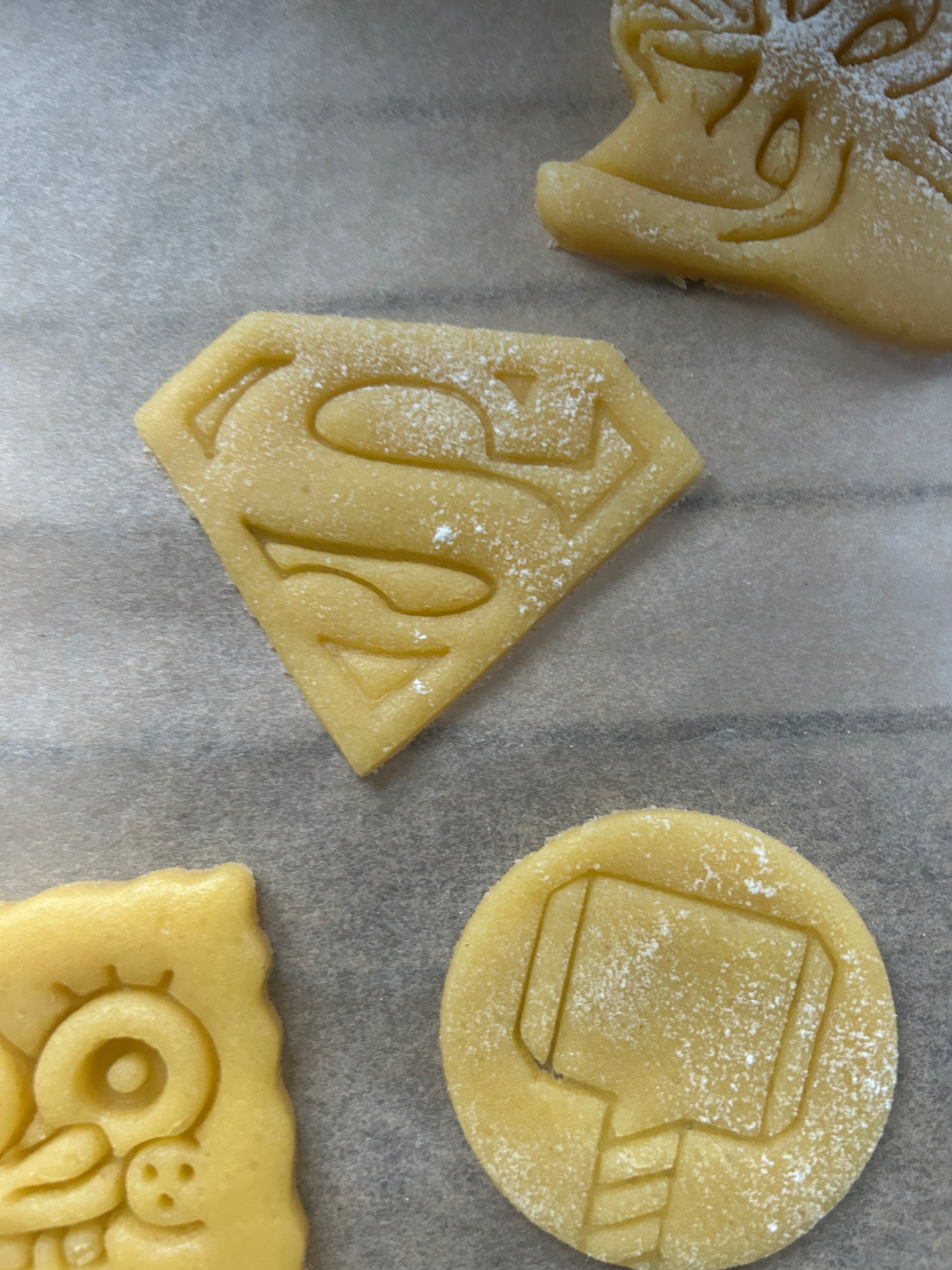 (Super, Pajęczy, Błyskawica, Młot, Tarcza, Maskowy Wojownik, Galaktyczny Symbol*)