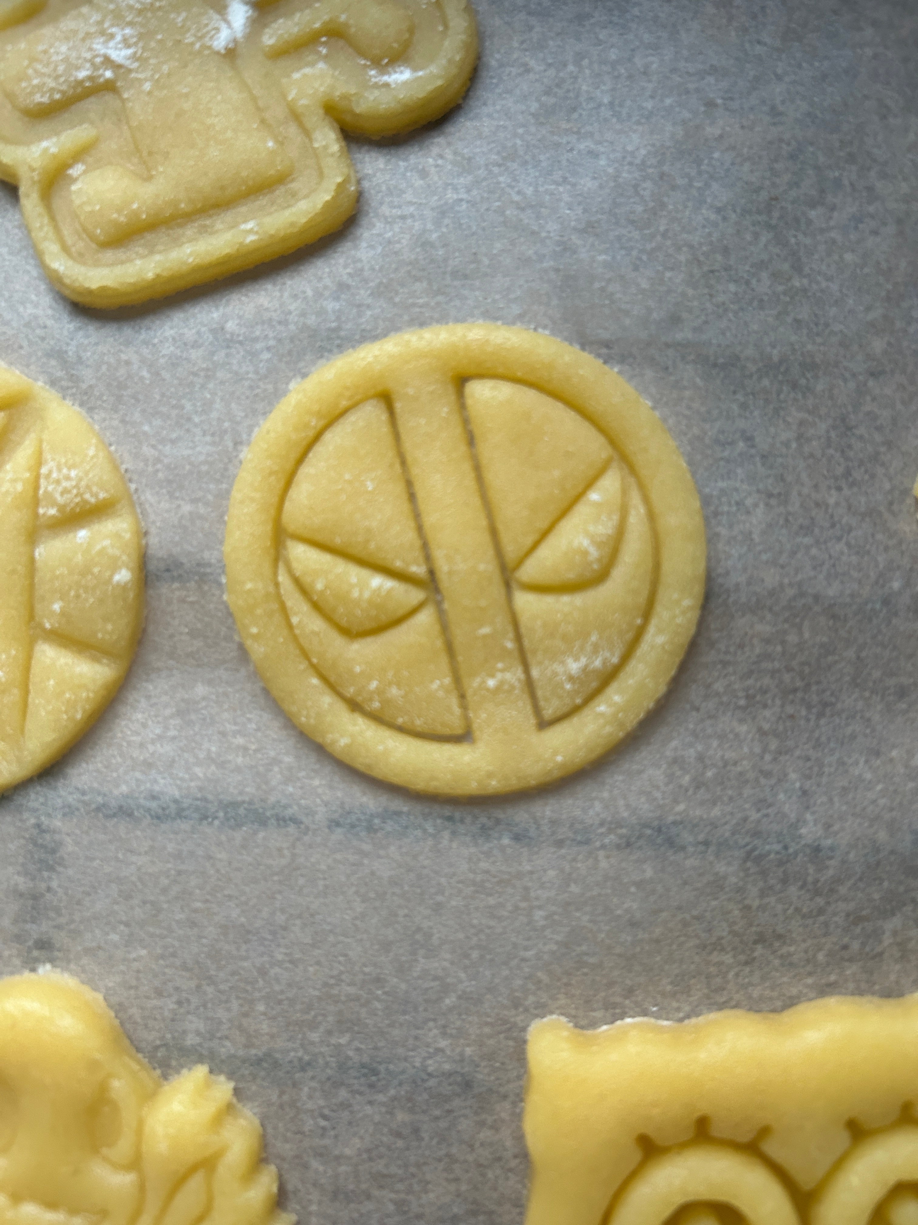 (Super, Pajęczy, Błyskawica, Młot, Tarcza, Maskowy Wojownik, Galaktyczny Symbol*)